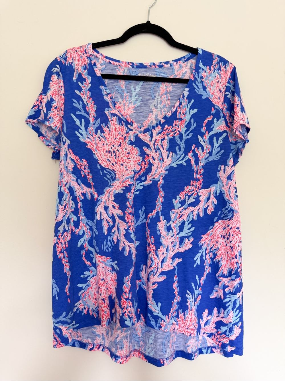 Lilly Pulitzer Etta V-Neck Tee in a Borealis Blue Swim On Over Patriotic